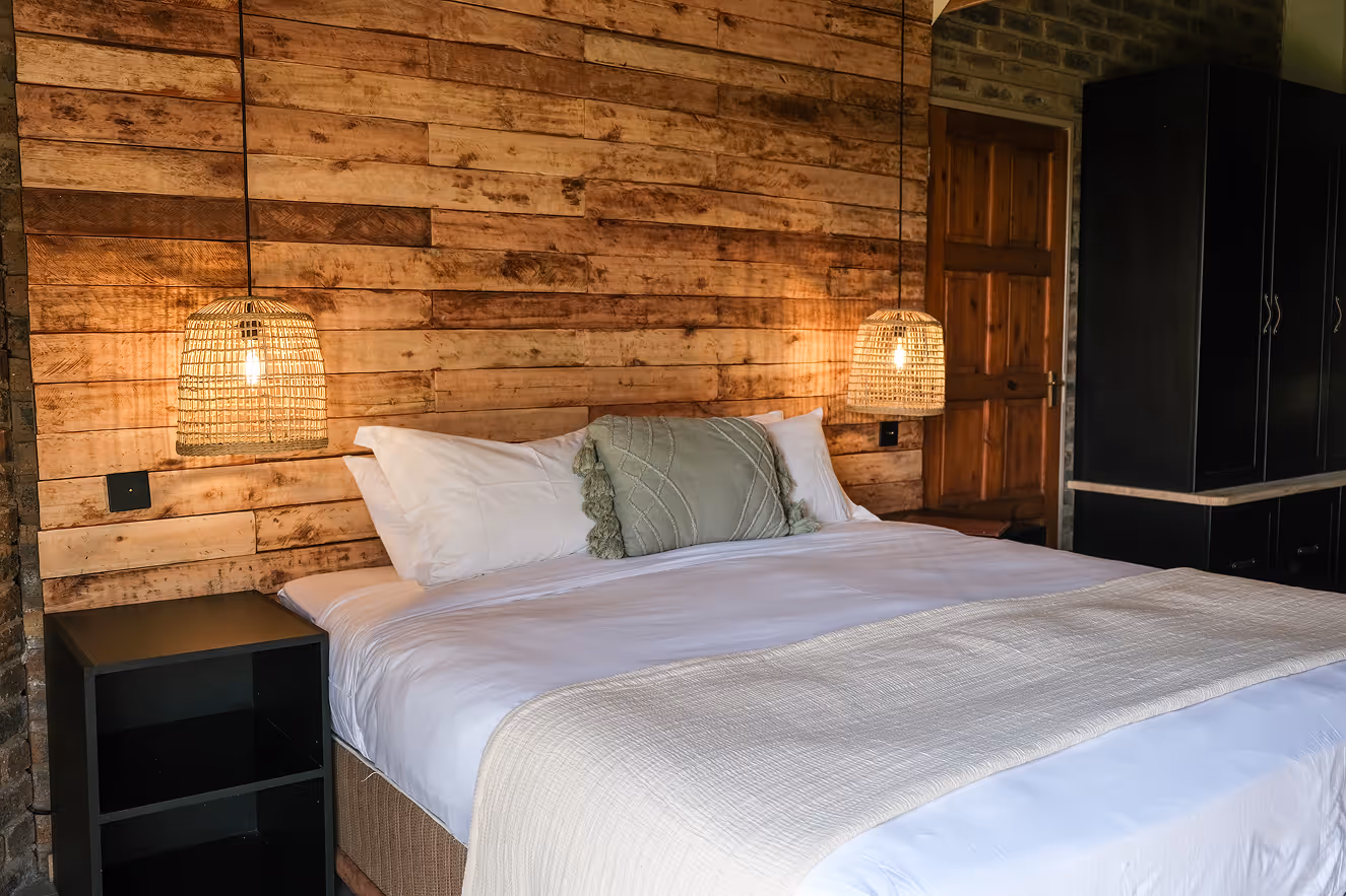 Luxury honeymoon suite at the Cruiser Safaris lodge